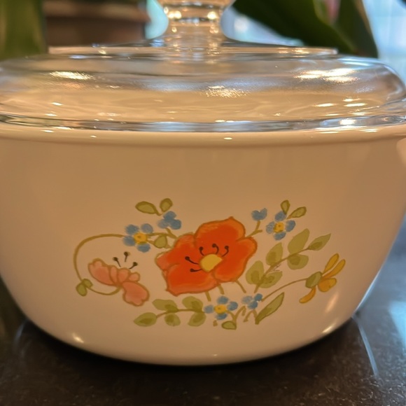 "Wildflower" - 1.5 Pint Menuette Pan with Lid (Corelle) by CORNING - Picture 4 of 10